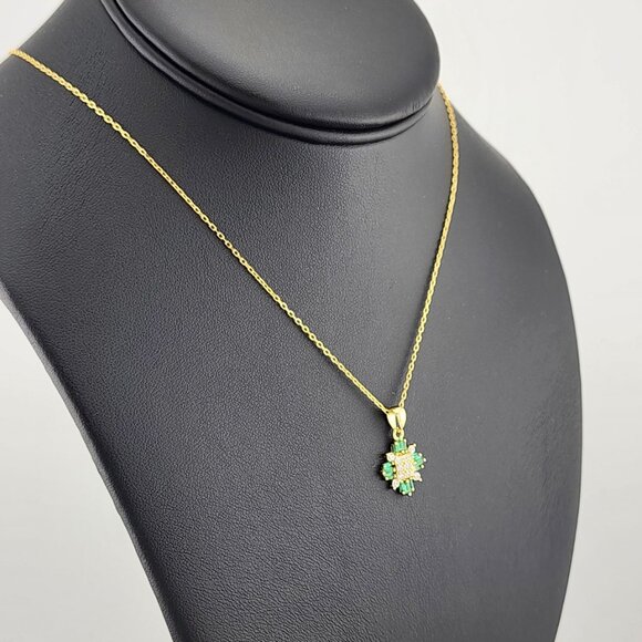 Delicate Sterling Silver 925 Snowflake Necklace – Winter-Inspired Elegance - Picture 2 of 5